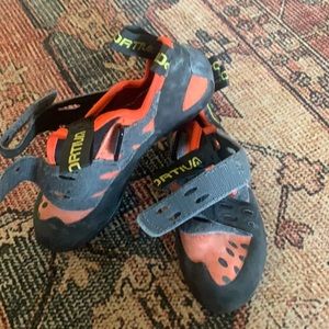 La Sportiva Tarantula size 35.5 climbing shoes